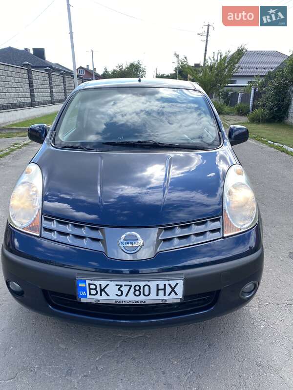 Хэтчбек Nissan Note 2006 в Дубно