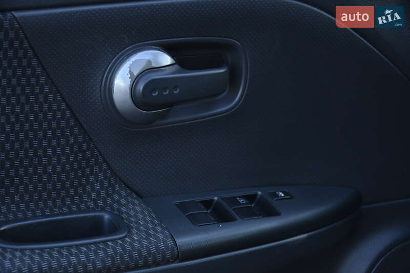 Хэтчбек Nissan Note 2006 в Бердичеве фото 13 Хэтчбек Nissan Note 2006 в Бердичеве