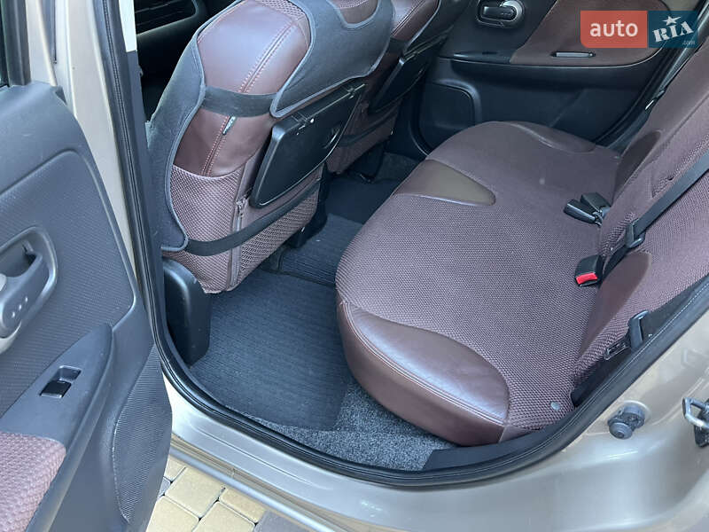 Хэтчбек Nissan Note 2007 в Могилев-Подольске