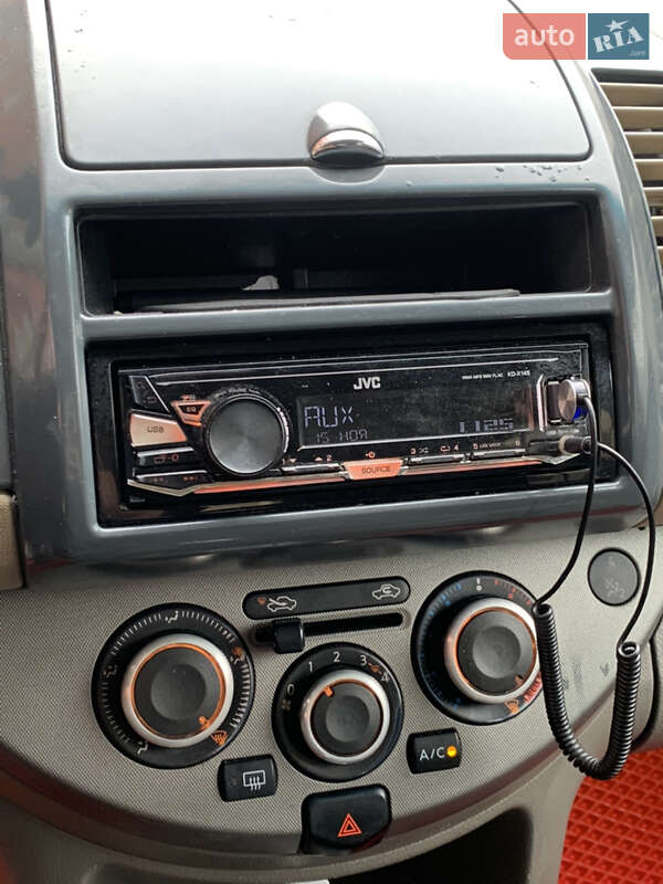 Хэтчбек Nissan Note 2006 в Черновцах фото 9 Хэтчбек Nissan Note 2006 в Черновцах