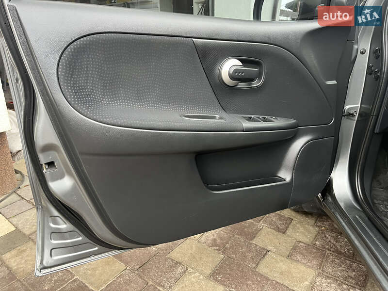 Хэтчбек Nissan Note 2011 в Львове