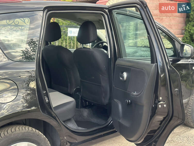 Хетчбек Nissan Note 2009 в Дубні