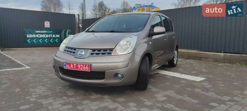Хэтчбек Nissan Note 2008 в Коростене