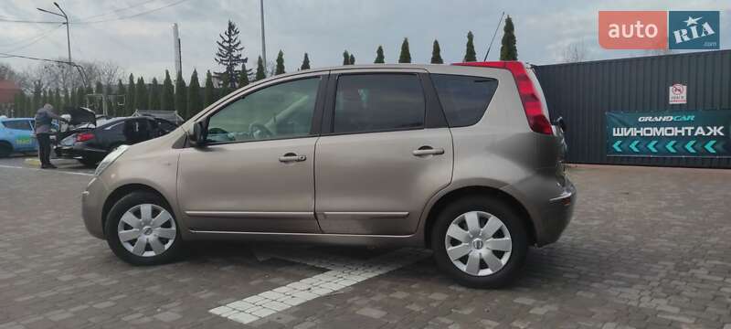 Хэтчбек Nissan Note 2008 в Коростене