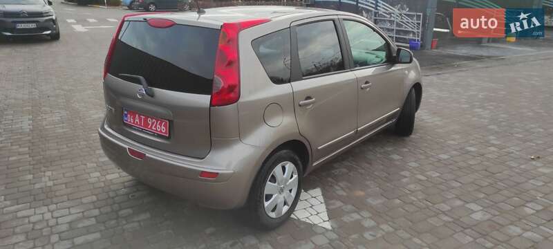 Хэтчбек Nissan Note 2008 в Коростене