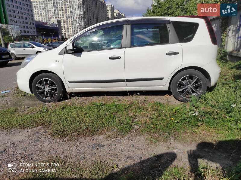 Хетчбек Nissan Note 2013 в Києві фото 3 Хетчбек Nissan Note 2013 в Києві