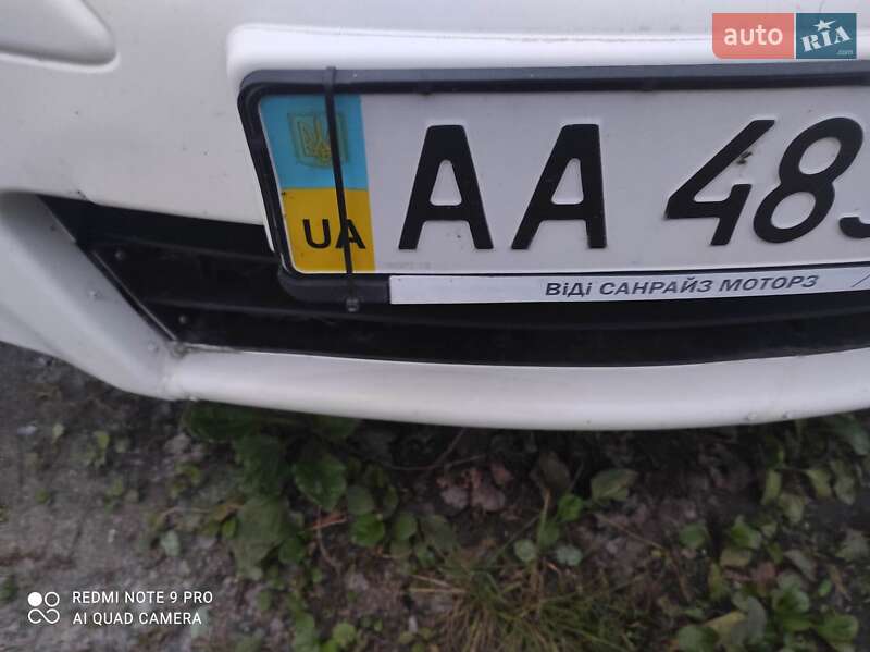 Хетчбек Nissan Note 2013 в Києві фото 8 Хетчбек Nissan Note 2013 в Києві