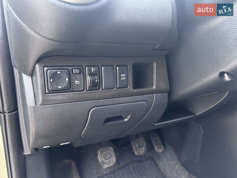 Хэтчбек Nissan Note 2009 в Полтаве