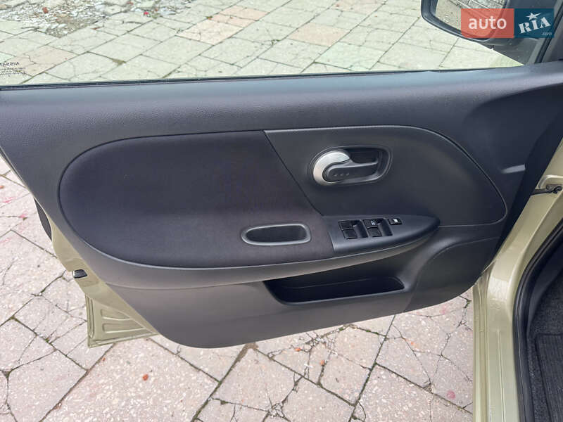 Хэтчбек Nissan Note 2009 в Полтаве