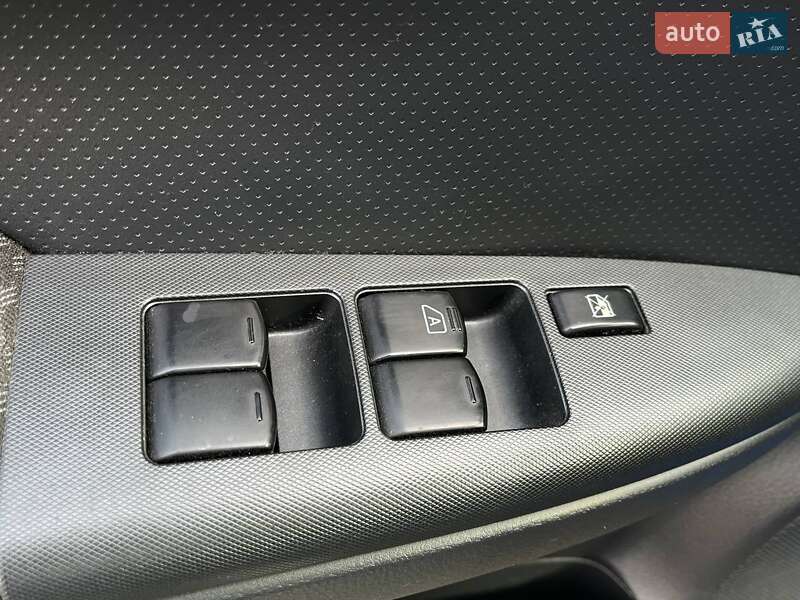 Хэтчбек Nissan Note 2006 в Киеве