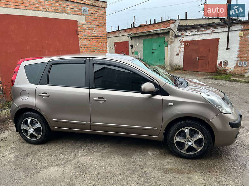Хэтчбек Nissan Note 2007 в Полтаве