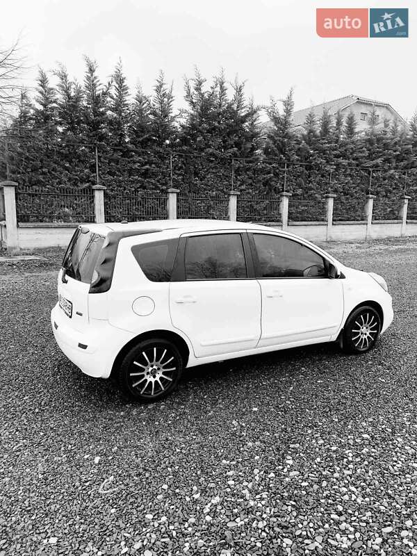 Хетчбек Nissan Note 2010 в Виноградові