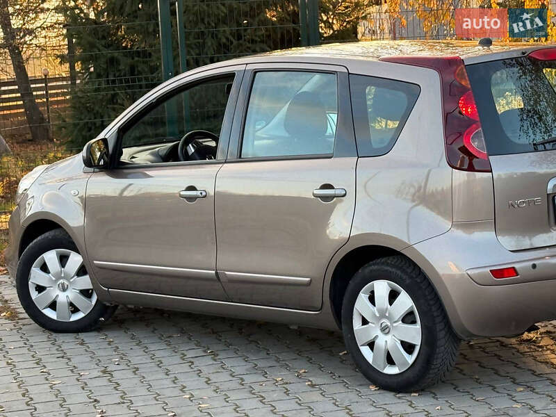 Хэтчбек Nissan Note 2011 в Стрые