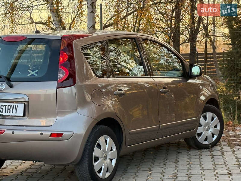 Хэтчбек Nissan Note 2011 в Стрые
