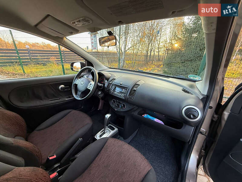 Хэтчбек Nissan Note 2011 в Стрые