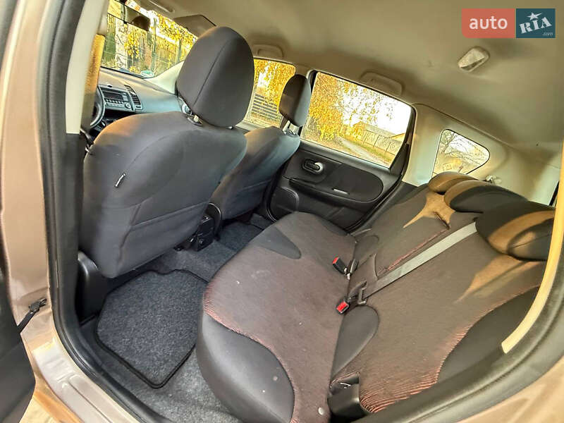 Хэтчбек Nissan Note 2011 в Стрые