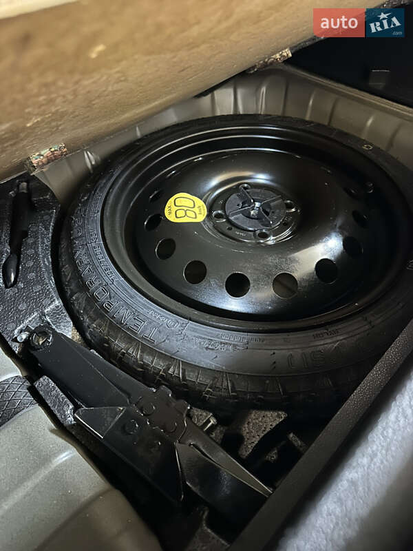 Хэтчбек Nissan Note 2008 в Хороле