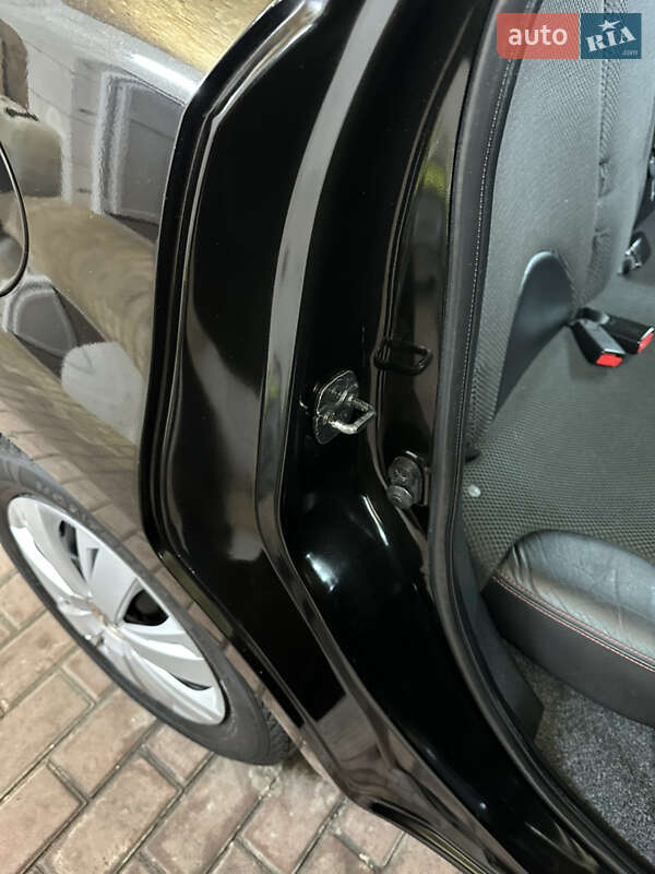 Хэтчбек Nissan Note 2008 в Хороле