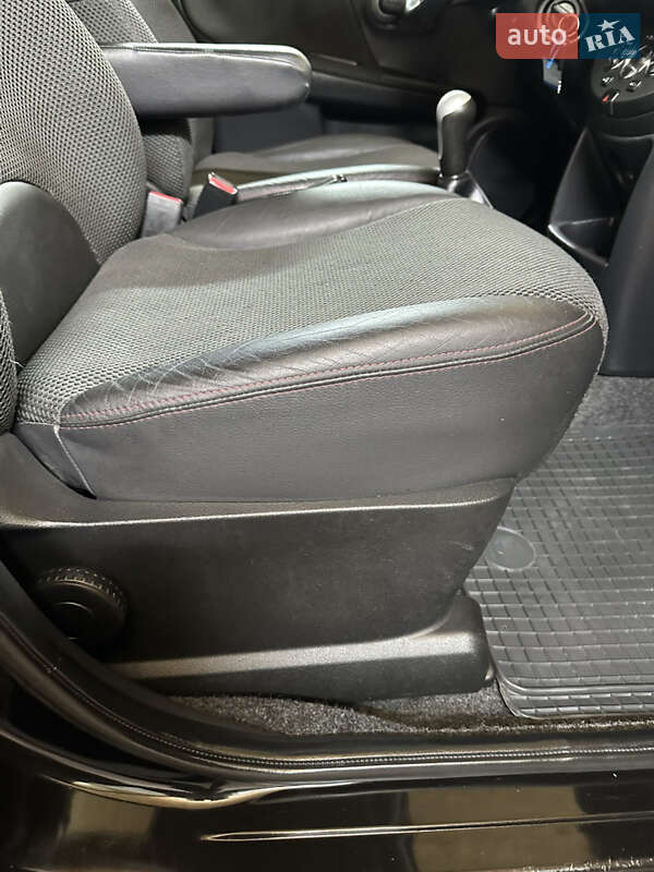 Хэтчбек Nissan Note 2008 в Хороле