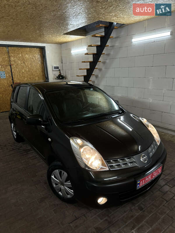 Хэтчбек Nissan Note 2008 в Хороле