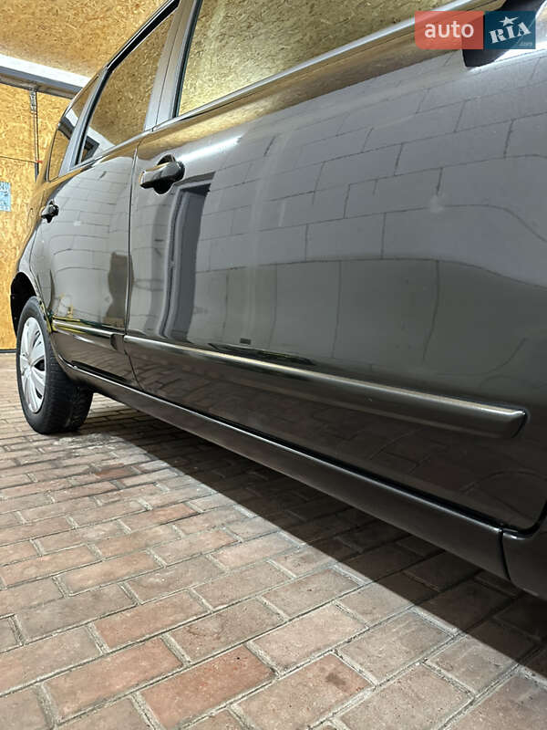 Хэтчбек Nissan Note 2008 в Хороле