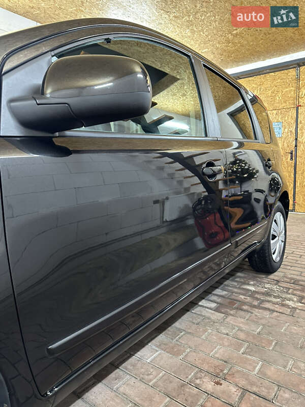 Хэтчбек Nissan Note 2008 в Хороле