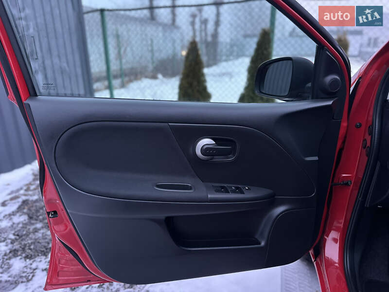 Хэтчбек Nissan Note 2010 в Виннице