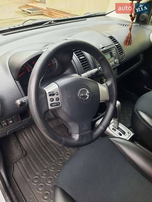 Хэтчбек Nissan Note 2013 в Новомосковске