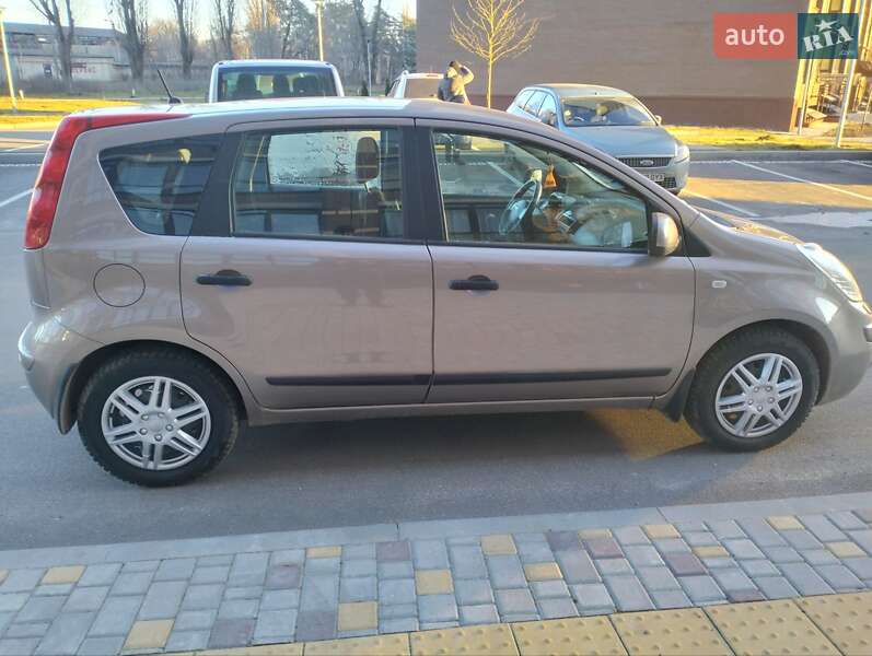 Хэтчбек Nissan Note 2008 в Чернигове
