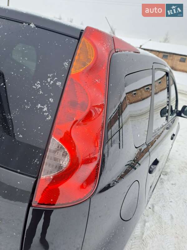 Хэтчбек Nissan Note 2006 в Славуте