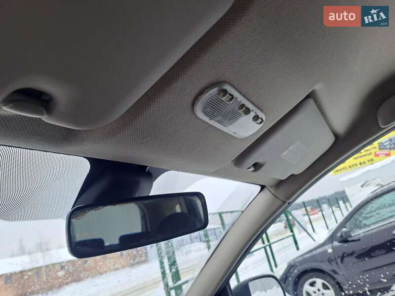 Хэтчбек Nissan Note 2006 в Славуте