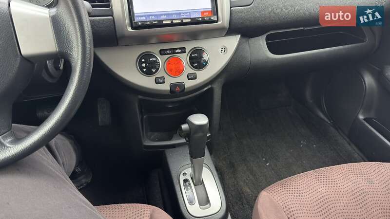 Хетчбек Nissan Note 2012 в Краснограді