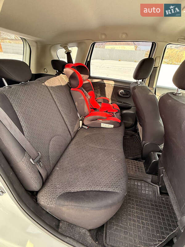 Хетчбек Nissan Note 2011 в Прилуках