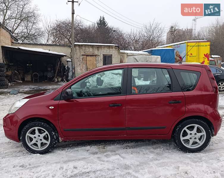Хэтчбек Nissan Note 2012 в Ровно