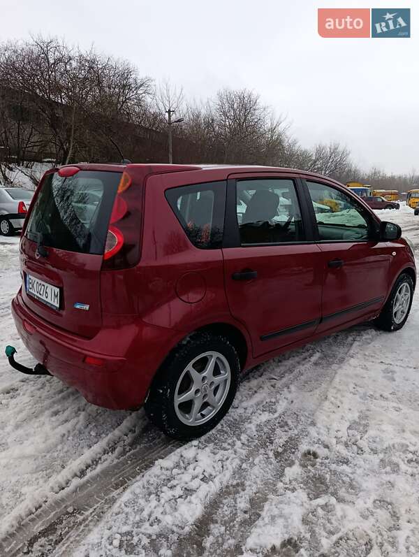 Хэтчбек Nissan Note 2012 в Ровно