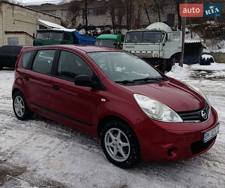 Хэтчбек Nissan Note 2012 в Ровно