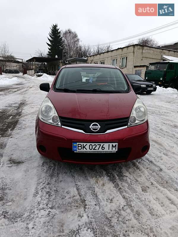 Хэтчбек Nissan Note 2012 в Ровно