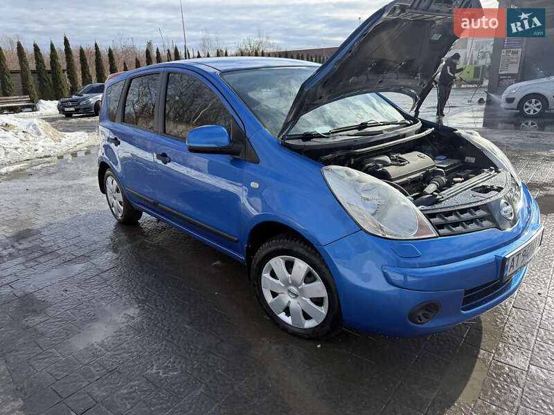 Хэтчбек Nissan Note 2008 в Надворной
