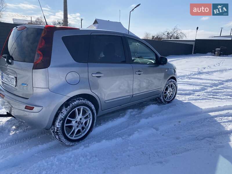 Хетчбек Nissan Note 2009 в Рокитному