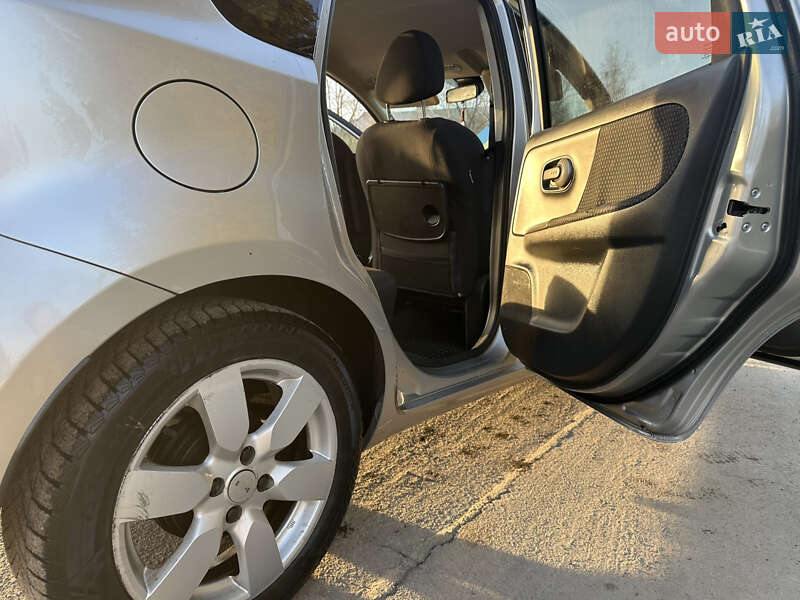 Хетчбек Nissan Note 2006 в Дрогобичі