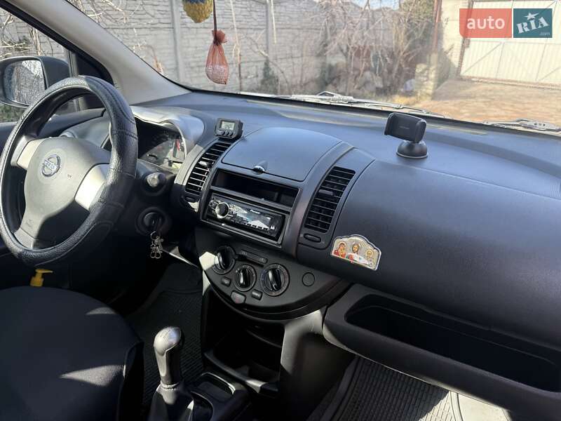 Хэтчбек Nissan Note 2008 в Запорожье
