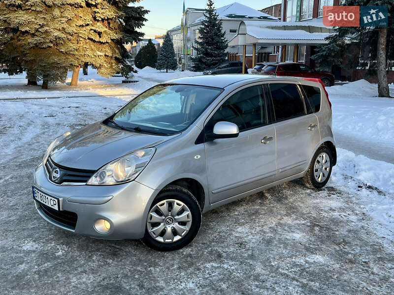 Хэтчбек Nissan Note 2011 в Смеле