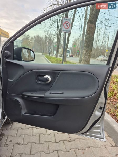 Хэтчбек Nissan Note 2010 в Луцке