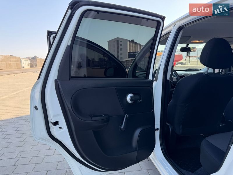 Хэтчбек Nissan Note 2013 в Ивано-Франковске