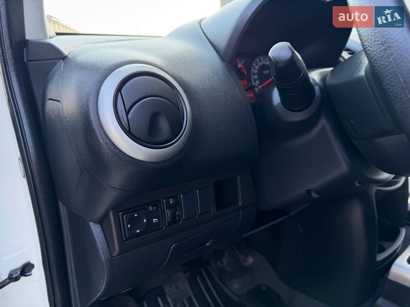 Хэтчбек Nissan Note 2013 в Ивано-Франковске