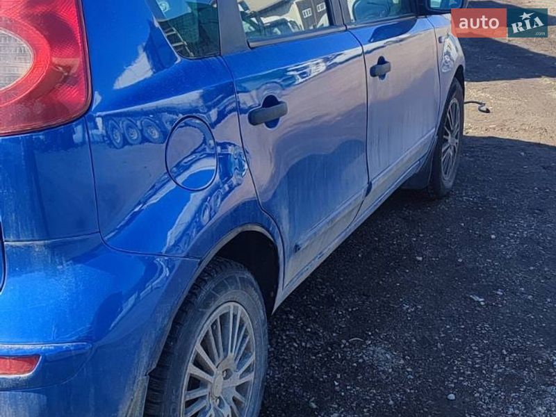 Хетчбек Nissan Note 2006 в Чернівцях