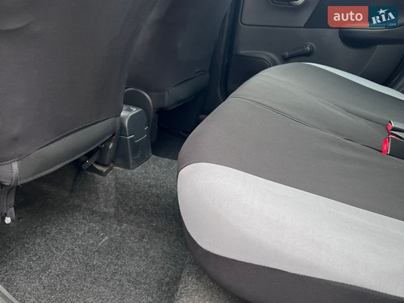 Хетчбек Nissan Note 2012 в Святопетрівське