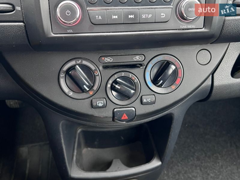 Хетчбек Nissan Note 2012 в Святопетрівське