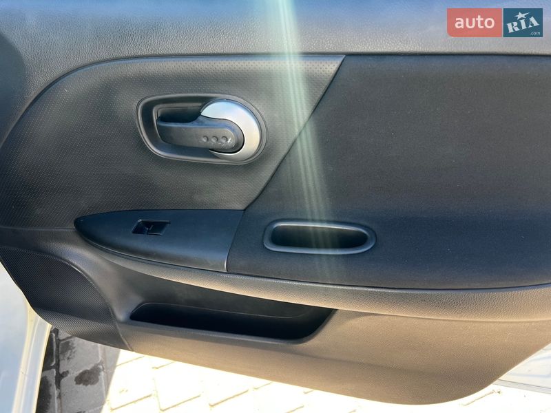 Хэтчбек Nissan Note 2010 в Днепре