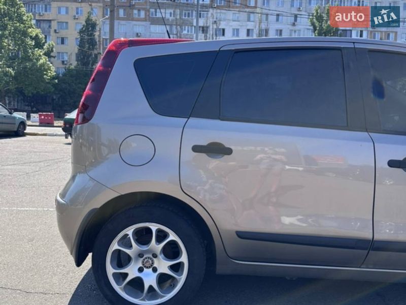 Хэтчбек Nissan Note 2010 в Ивано-Франковске